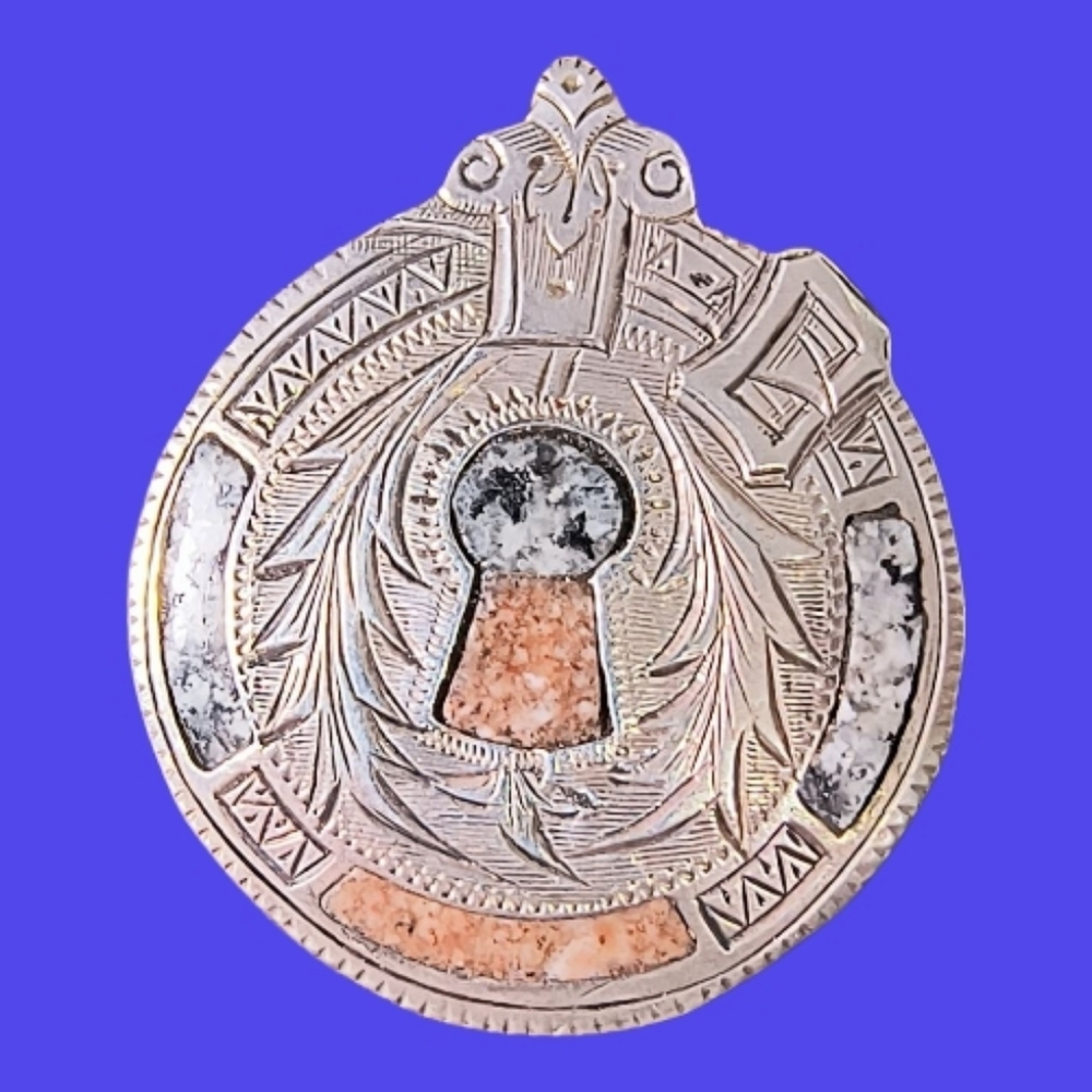 Vintage Sterling Silver Scottish Agate Brooch with Engraved Thistle Design